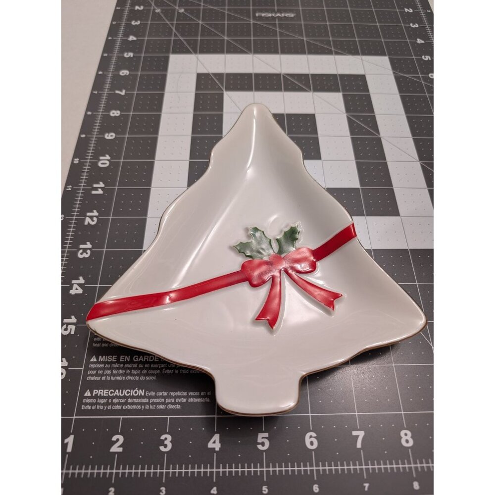 Mount Clemens Pottery Christmas Tree Red Ribbon and Holly Leaf Plate Dish 9 in‎